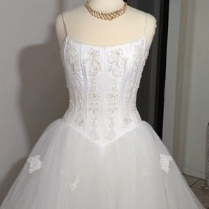 Beautiful Oleg cassini off white  wedding dress size 10
